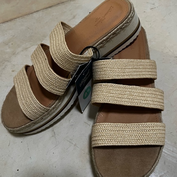 Tan natural threaded 3 strap wedge sandal - Picture 2 of 3